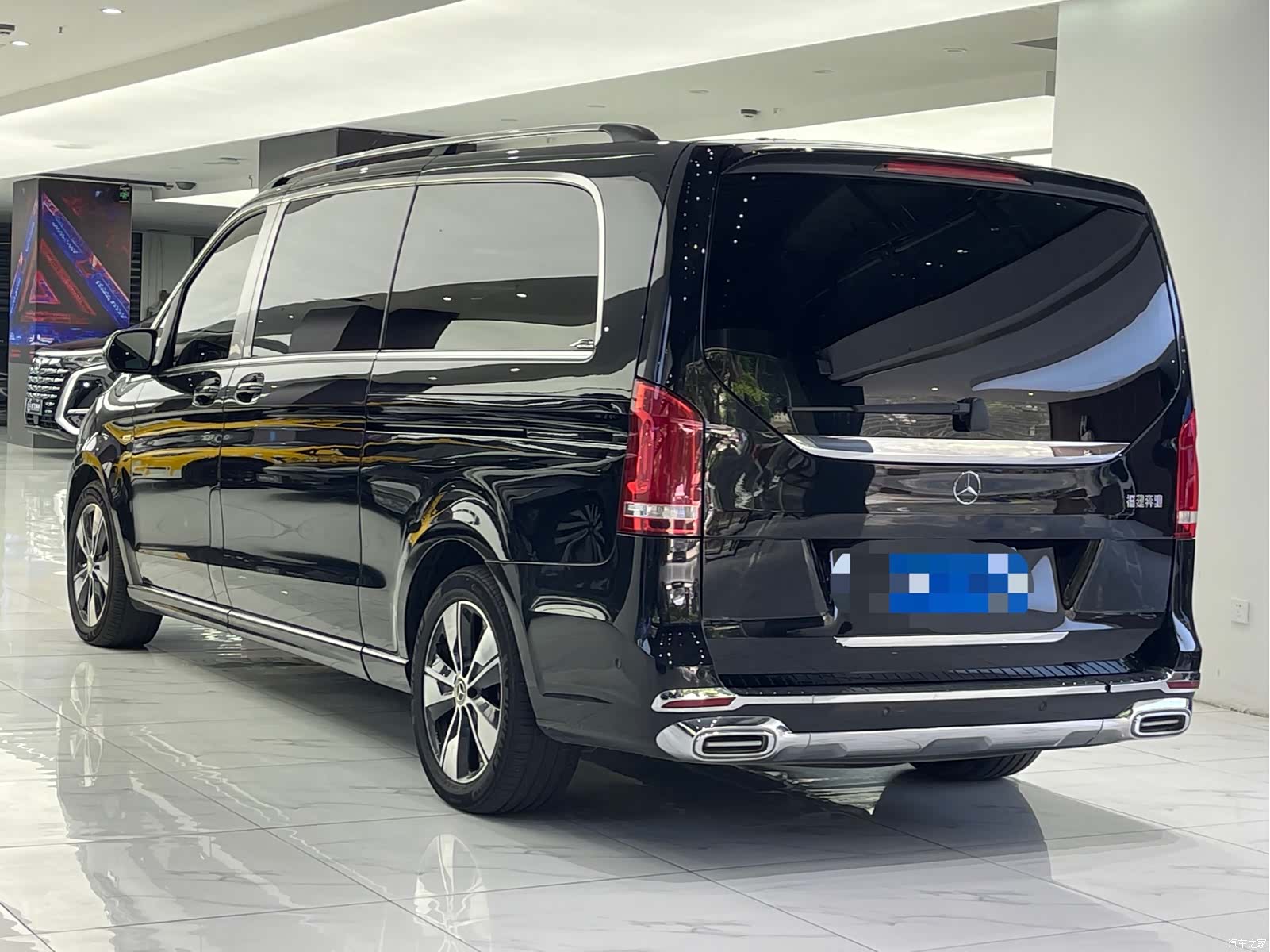 Mercedes-Benz V-Class, 2023 14