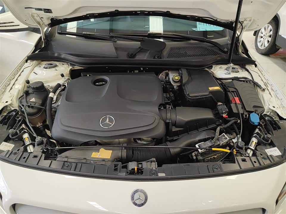 Mercedes-Benz GLA Mercedes-Benz GLA