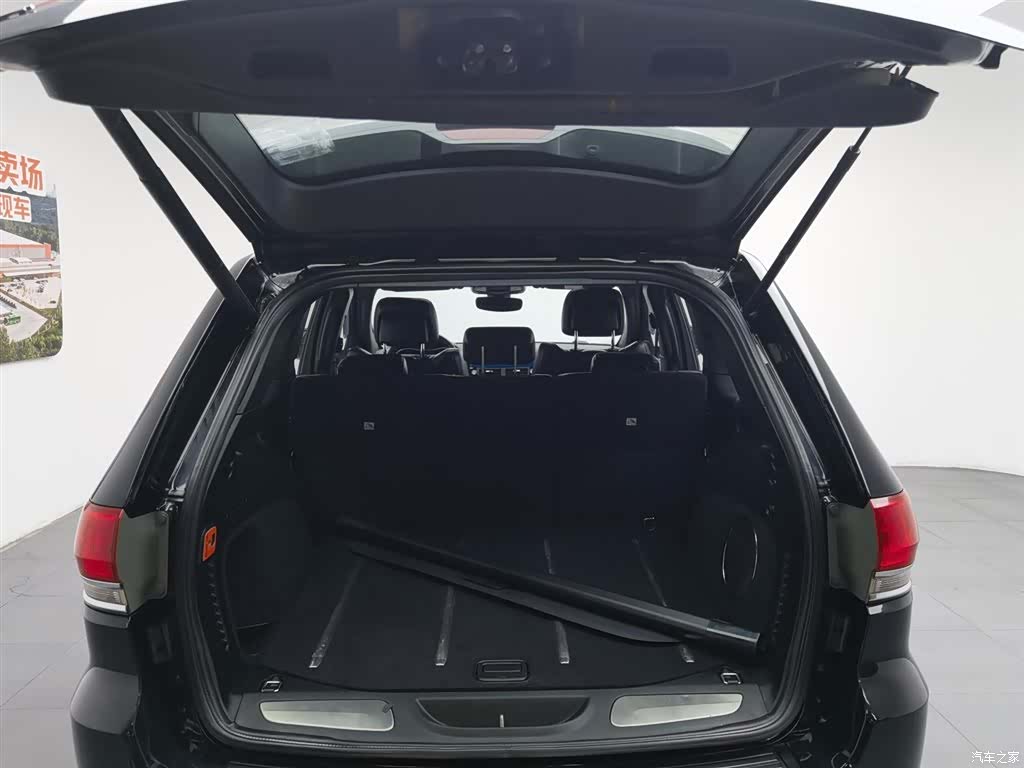 Jeep Grand Cherokee, 2017 16