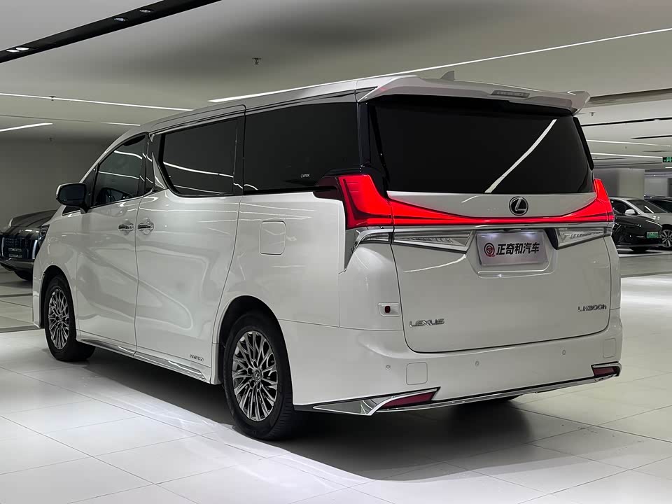 Lexus LM