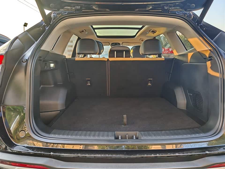 Geely Atlas L