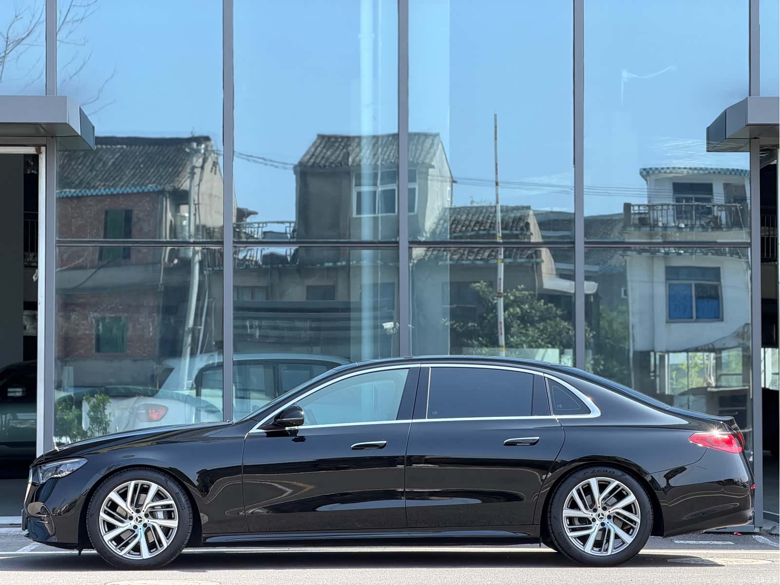 Mercedes-Benz E-Class, 2024 3