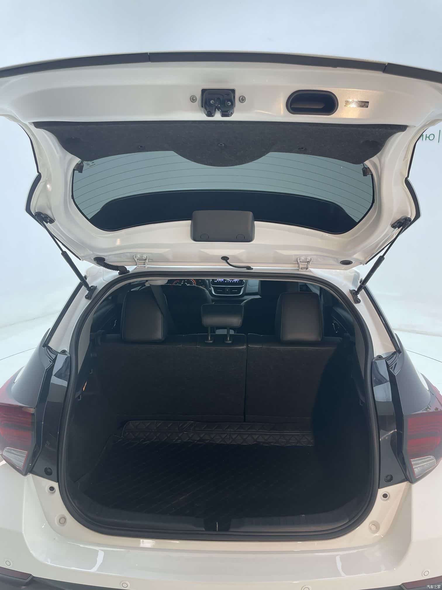 Toyota YARiS L, 2023 12