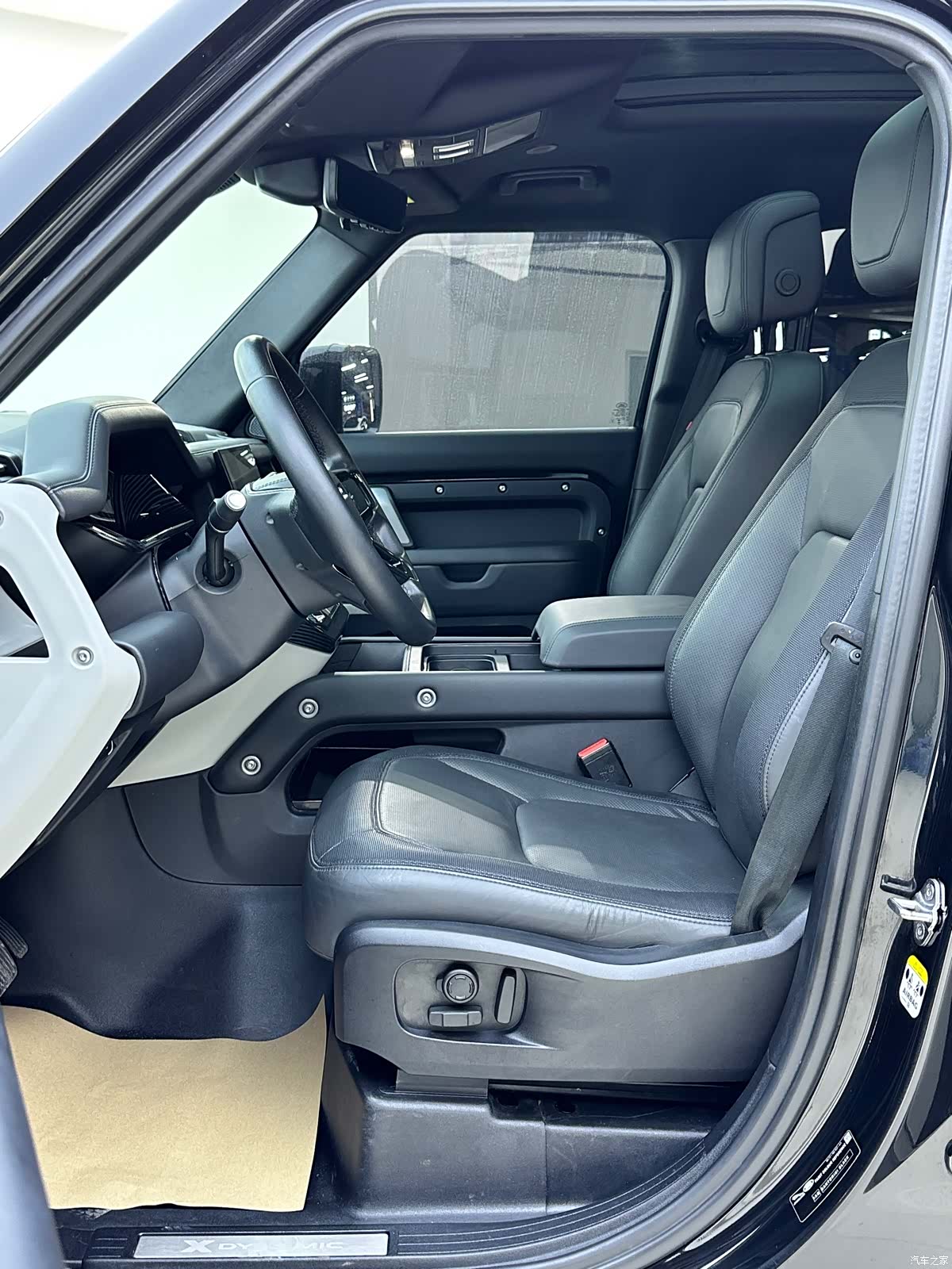 Land Rover Defender, 2024 6