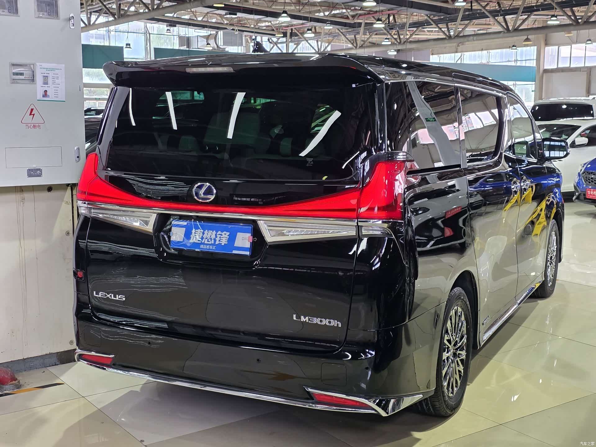 Lexus LM, 2021 4