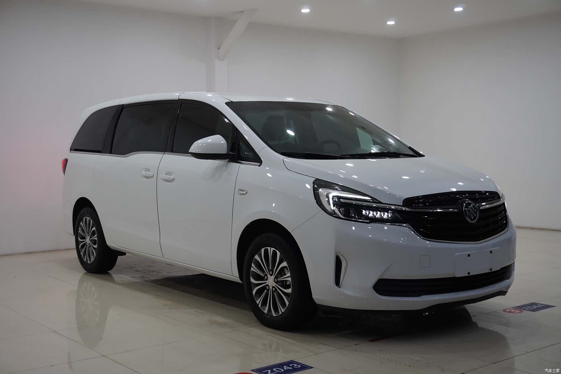 Buick GL8, 2020 3