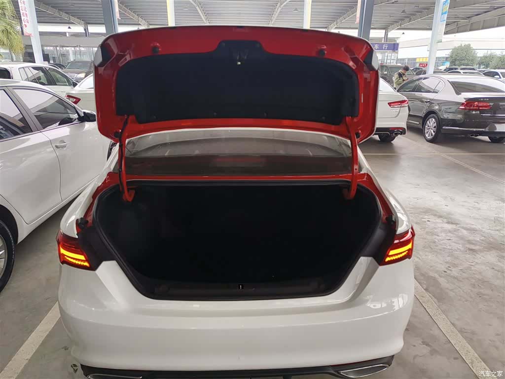 Geely Binray, 2022 8