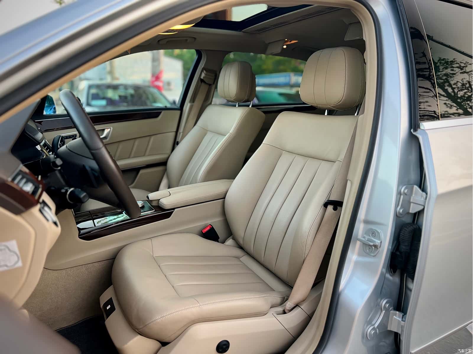 Mercedes-Benz E-Class, 2012 27