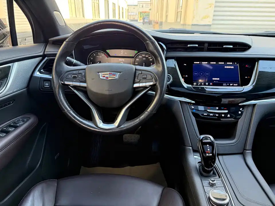 Cadillac XT6
