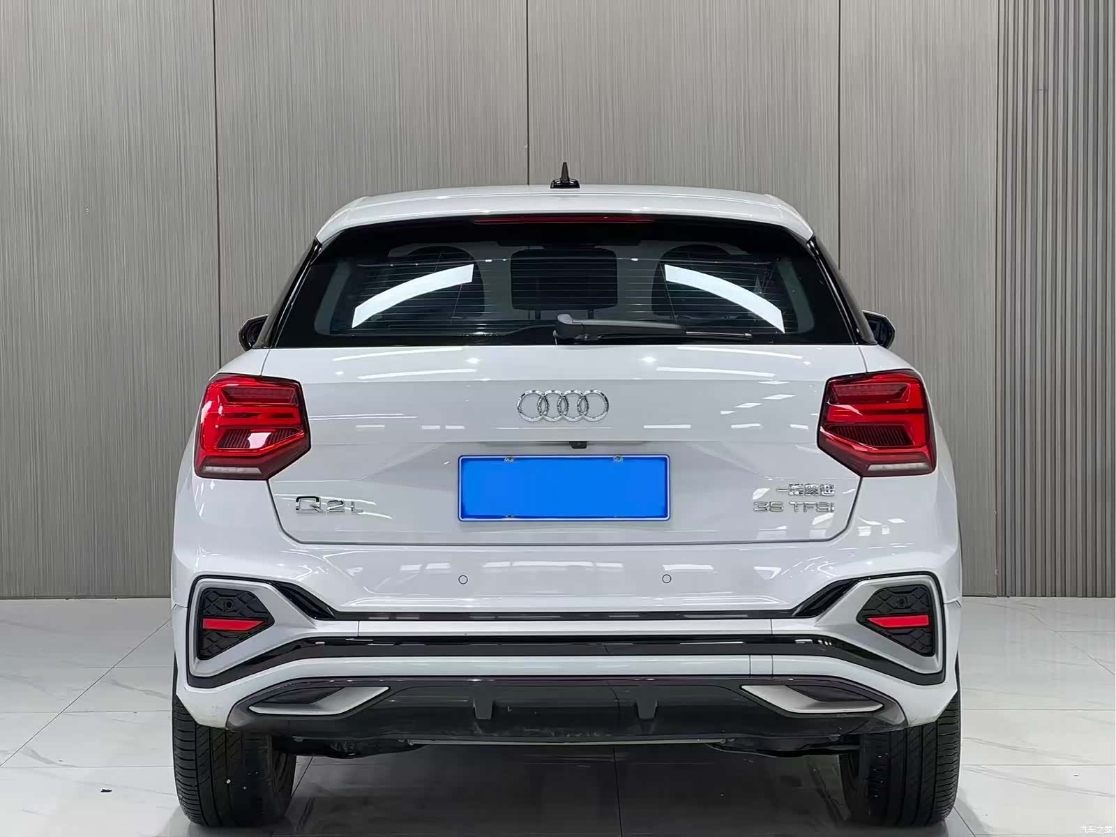 Audi Q2L, 2023 11