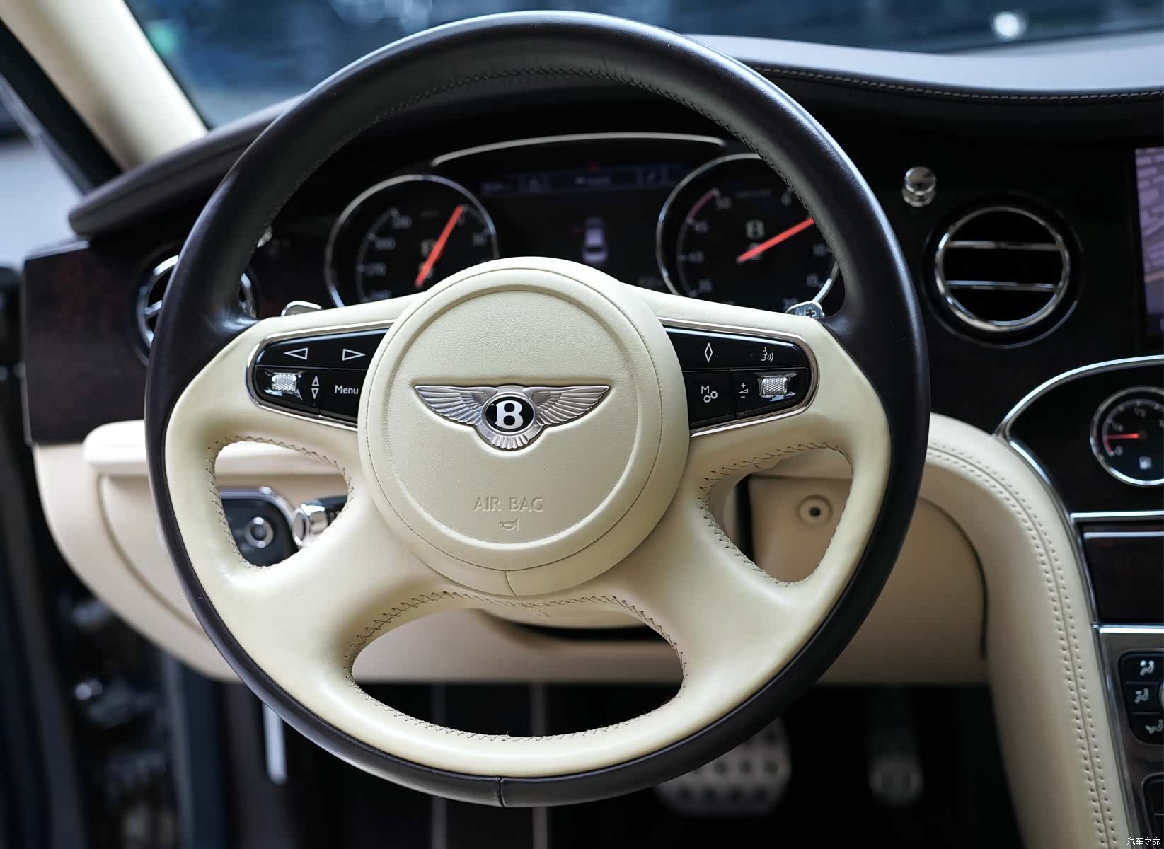Bentley Mulsanne, 2011 13