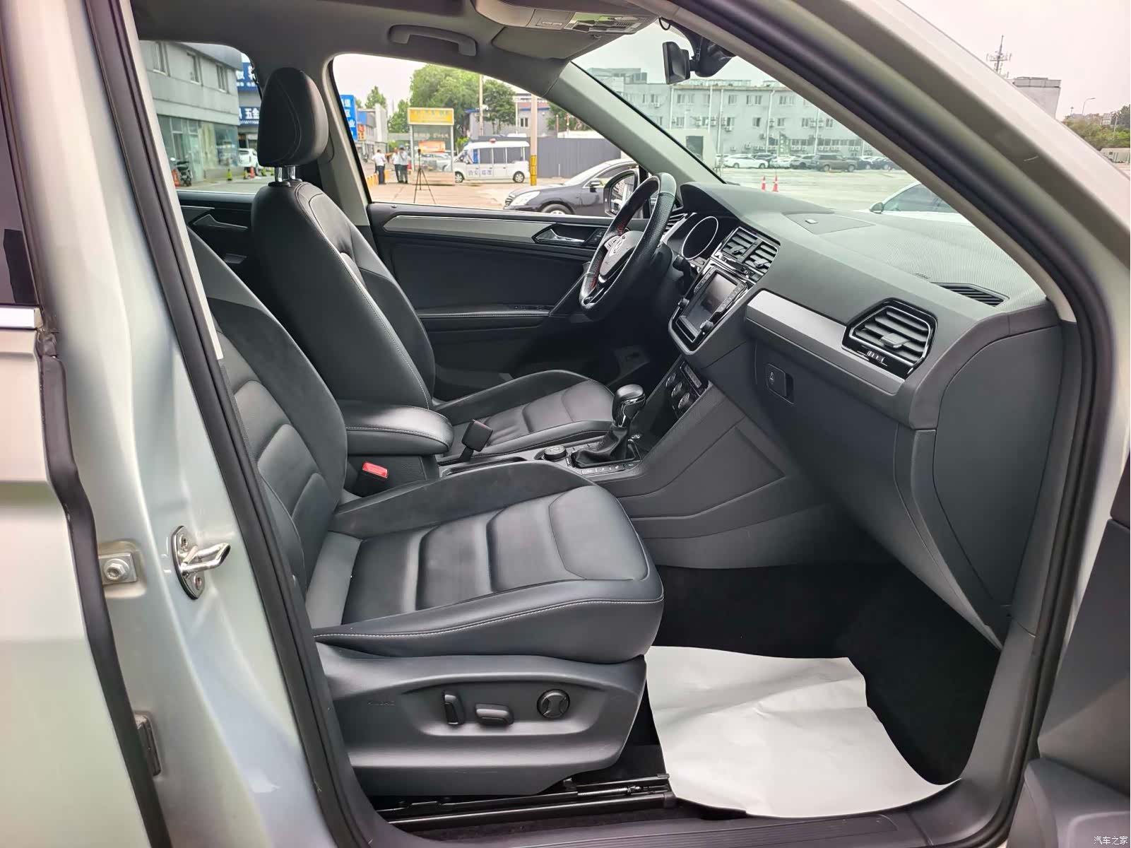 Volkswagen Tiguan L, 2017 16
