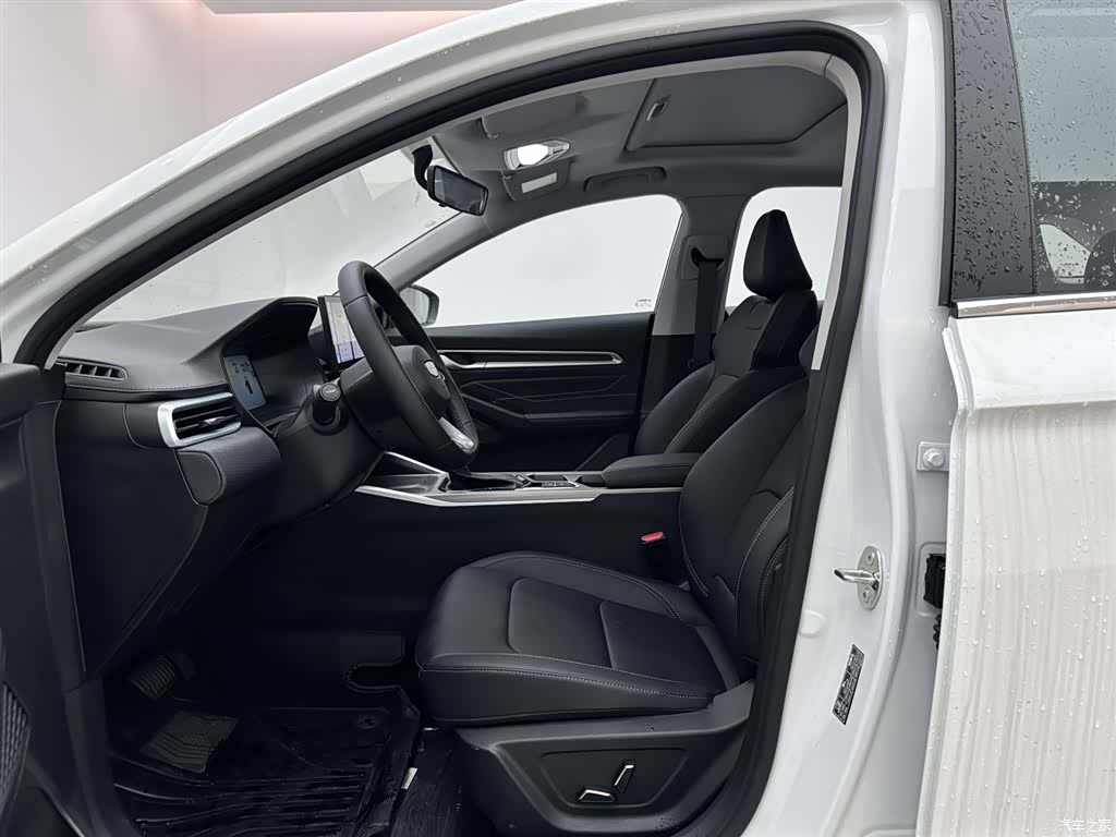 Geely Emgrand, 2026 11
