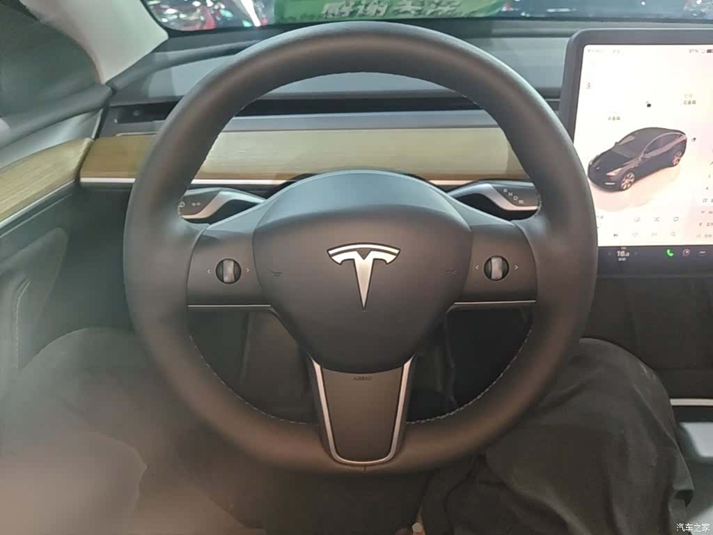 Tesla Model Y, 2023 11