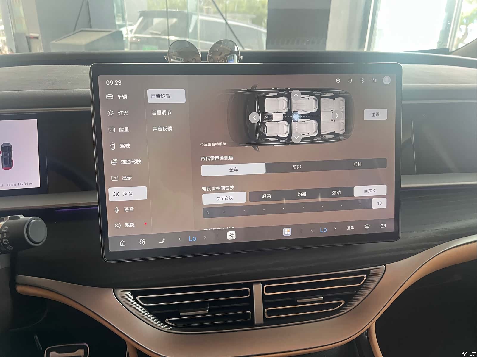 Denza D9, 2025 11