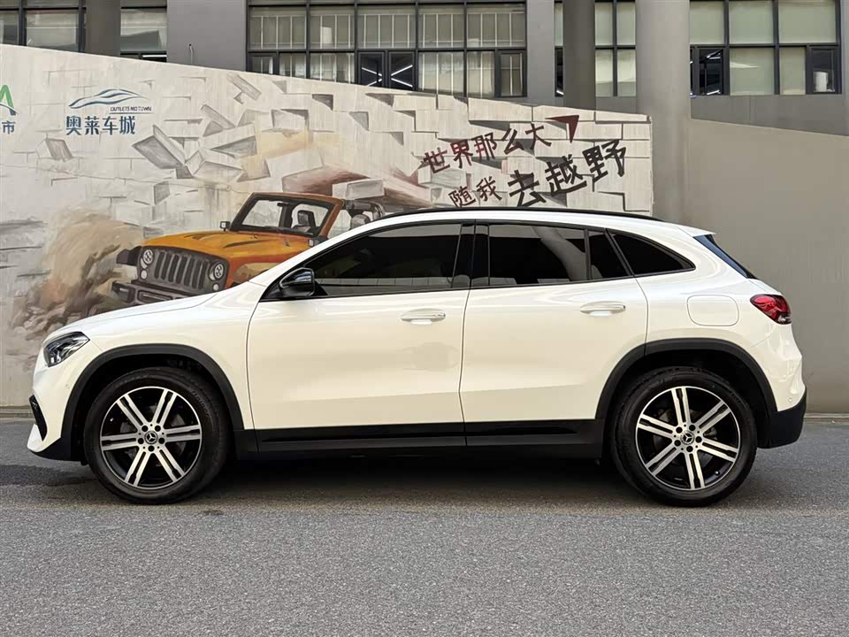 Mercedes-Benz GLA Mercedes-Benz GLA