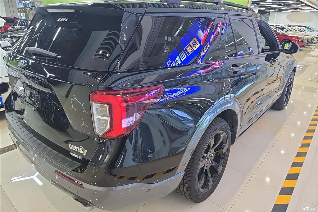 Ford Explorer, 2022 3