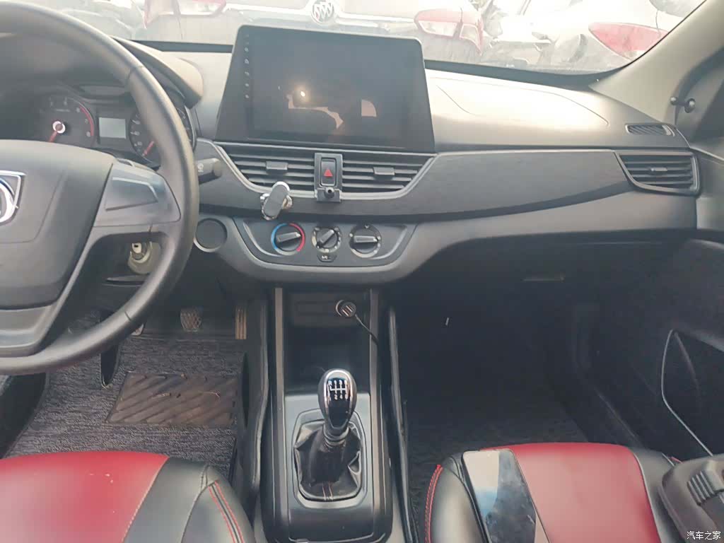 Wuling 310W, 2018 9
