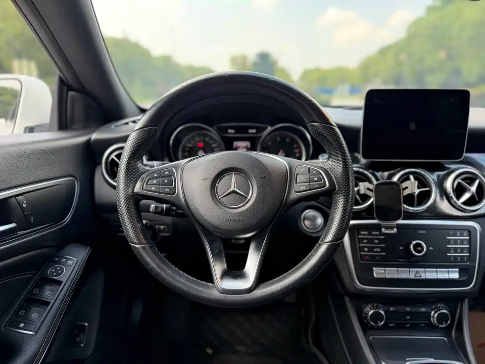 Mercedes-Benz CLA