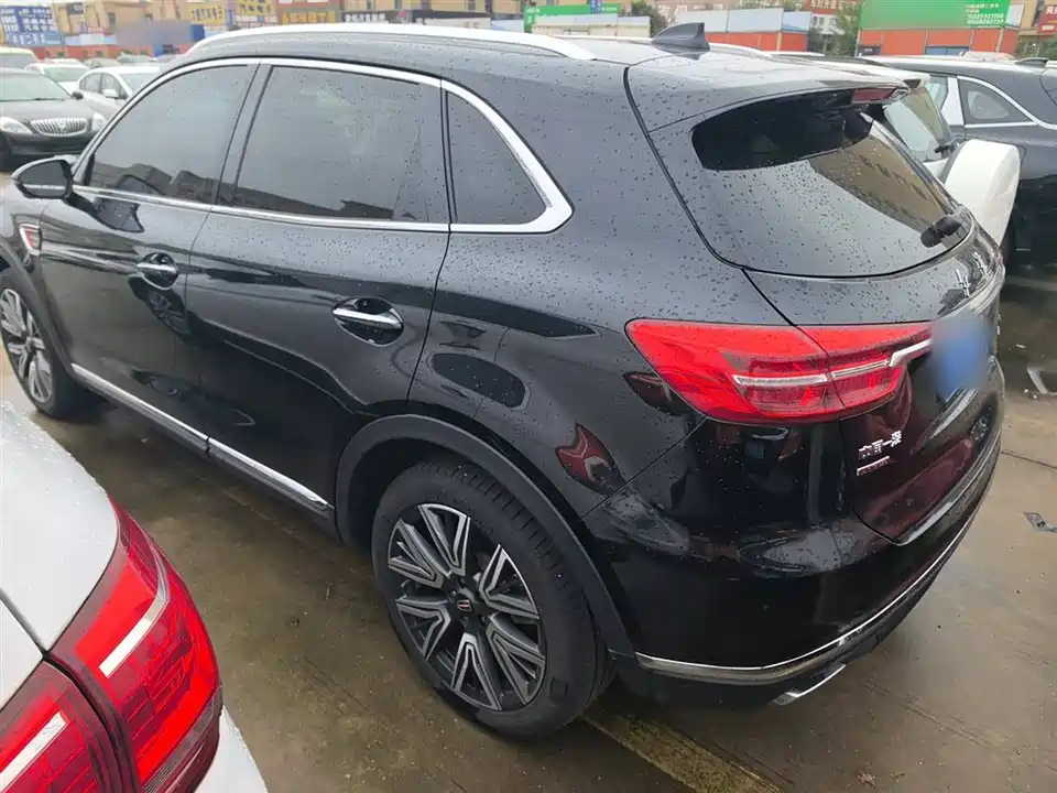Hongqi HS5