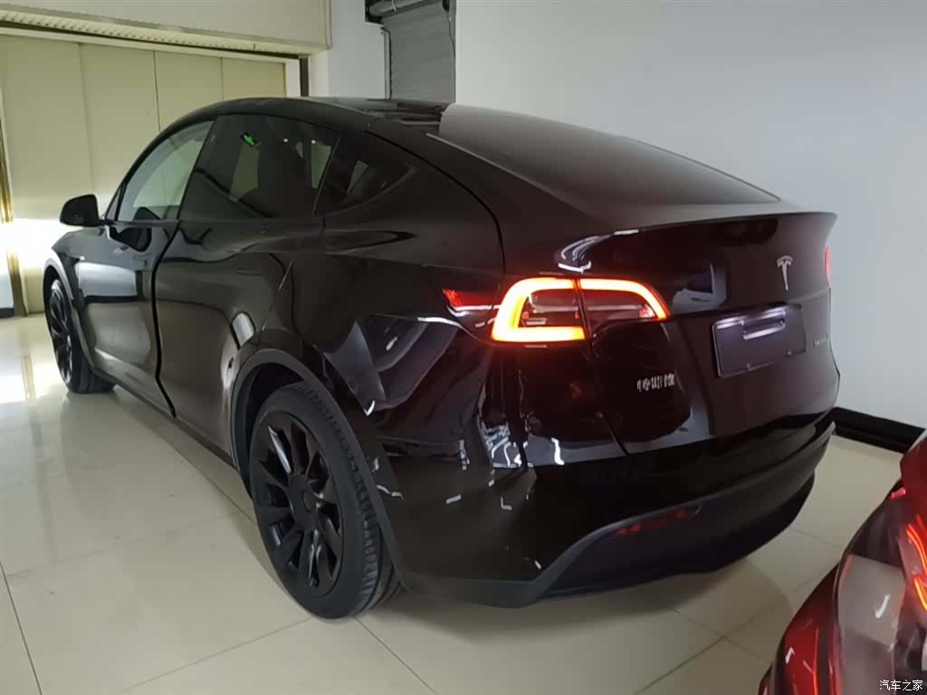 Tesla Model Y, 2022 все фото