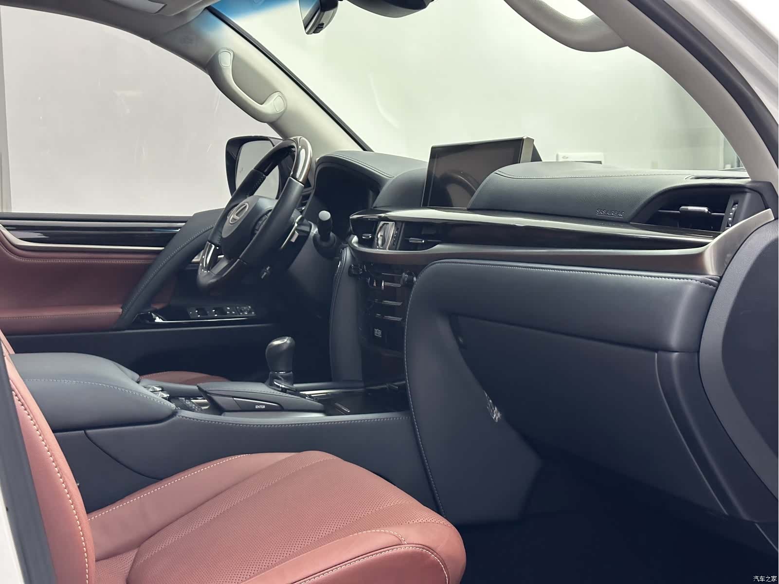 Lexus LX, 2019 16