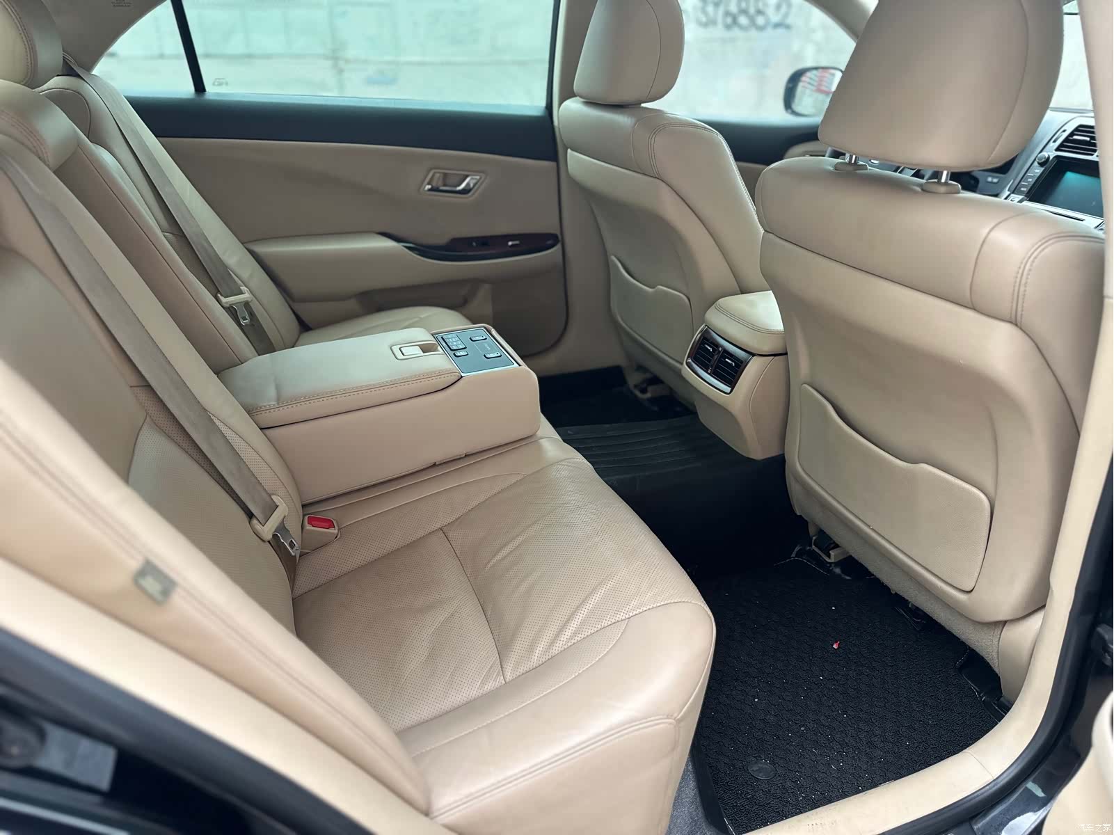 Toyota Crown, 2012 6