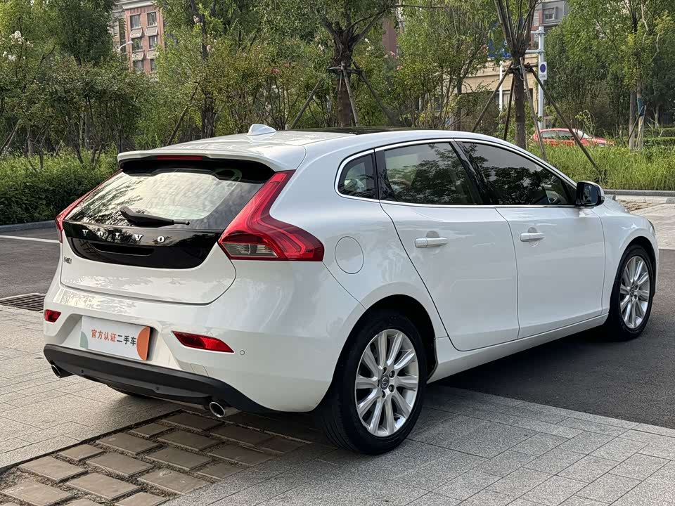 Volvo V40