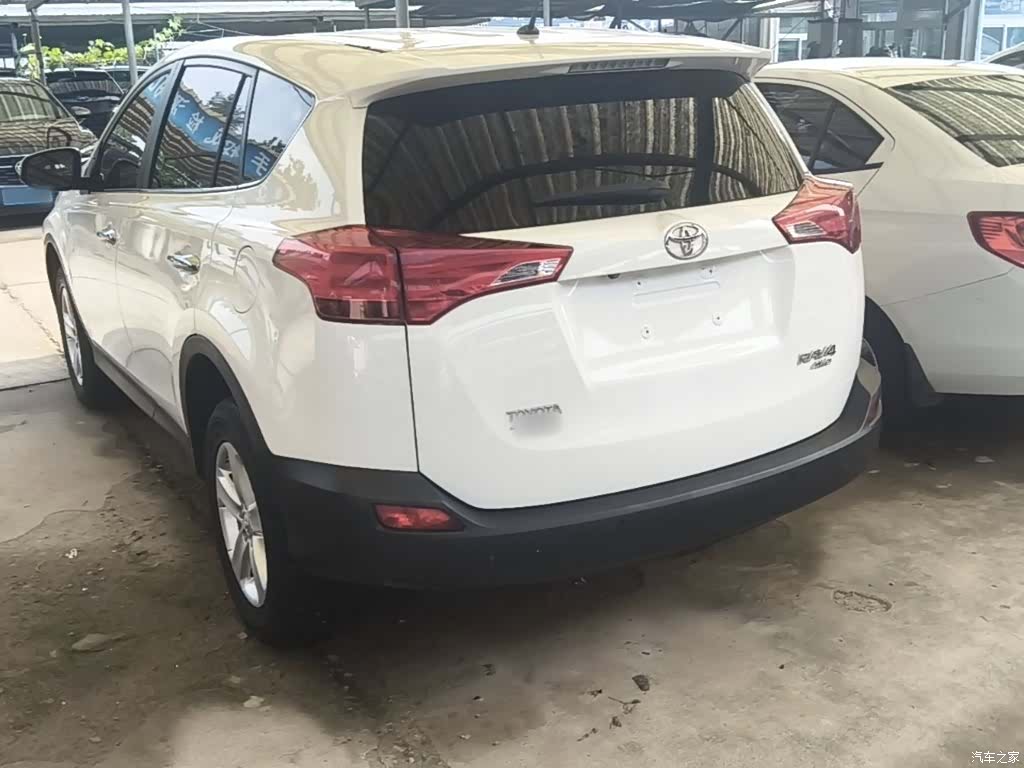 Toyota RAV4, 2015 все фото