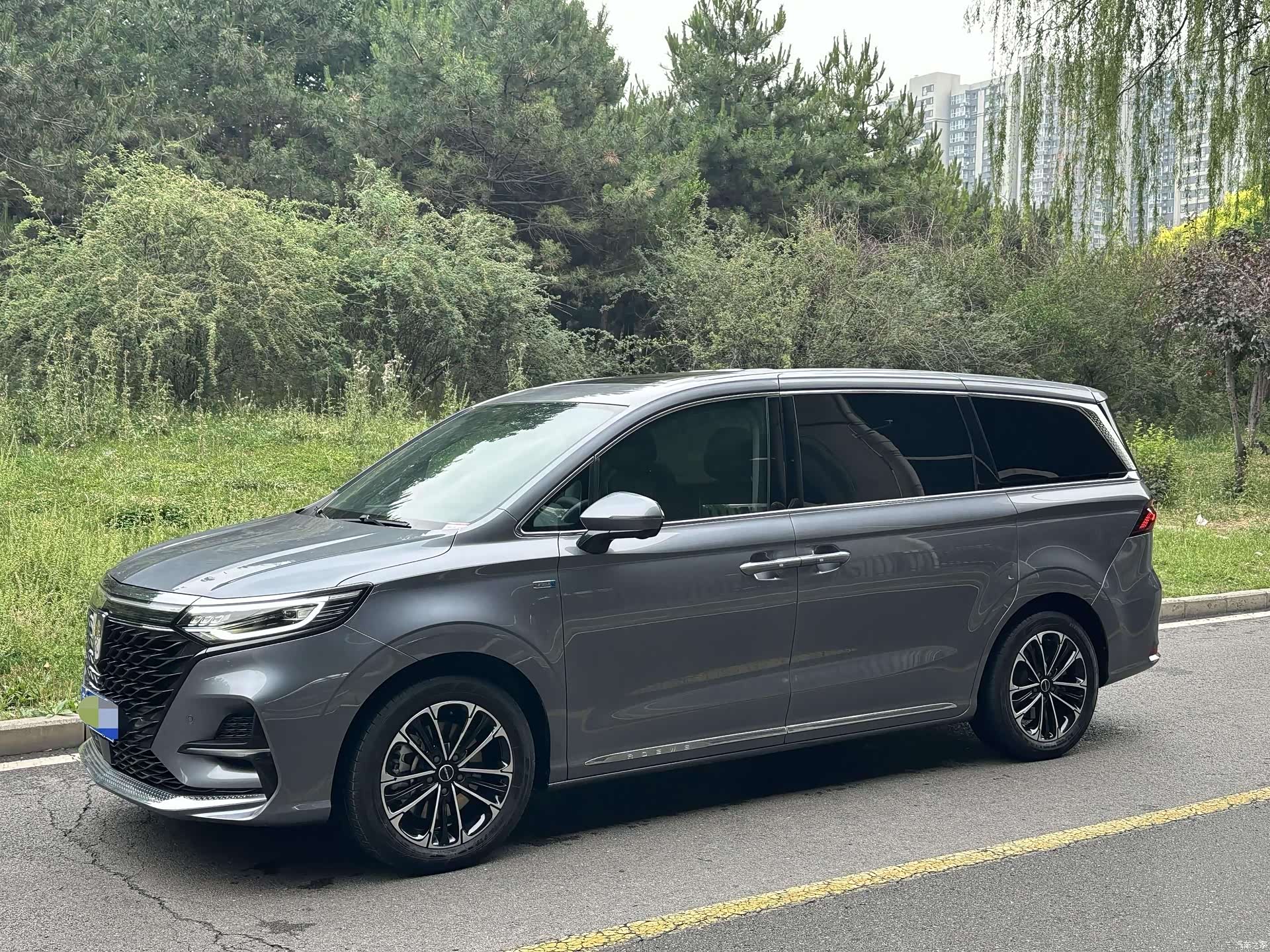 Roewe iMAX8, 2022 3