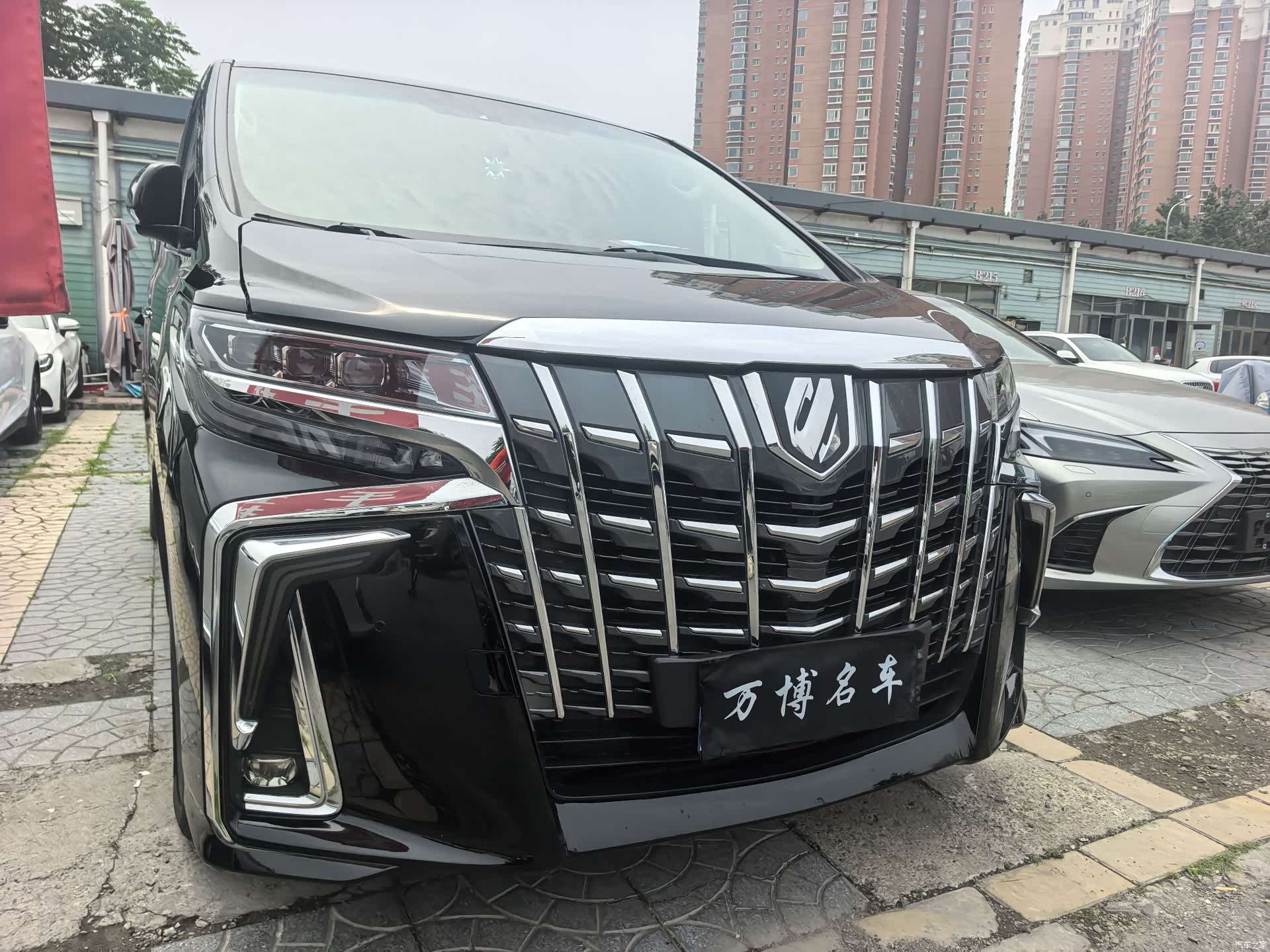 Toyota Alphard, 2011 3