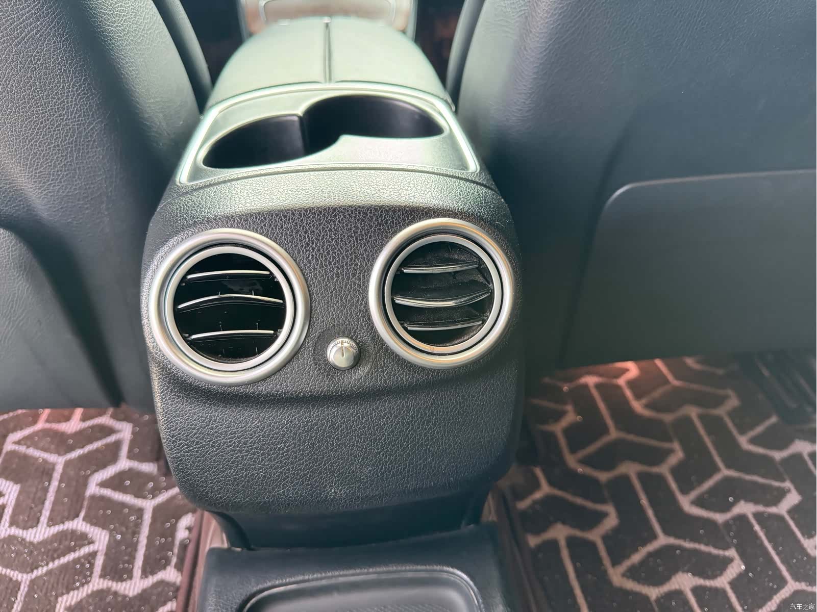 Mercedes-Benz E-Class, 2019 14