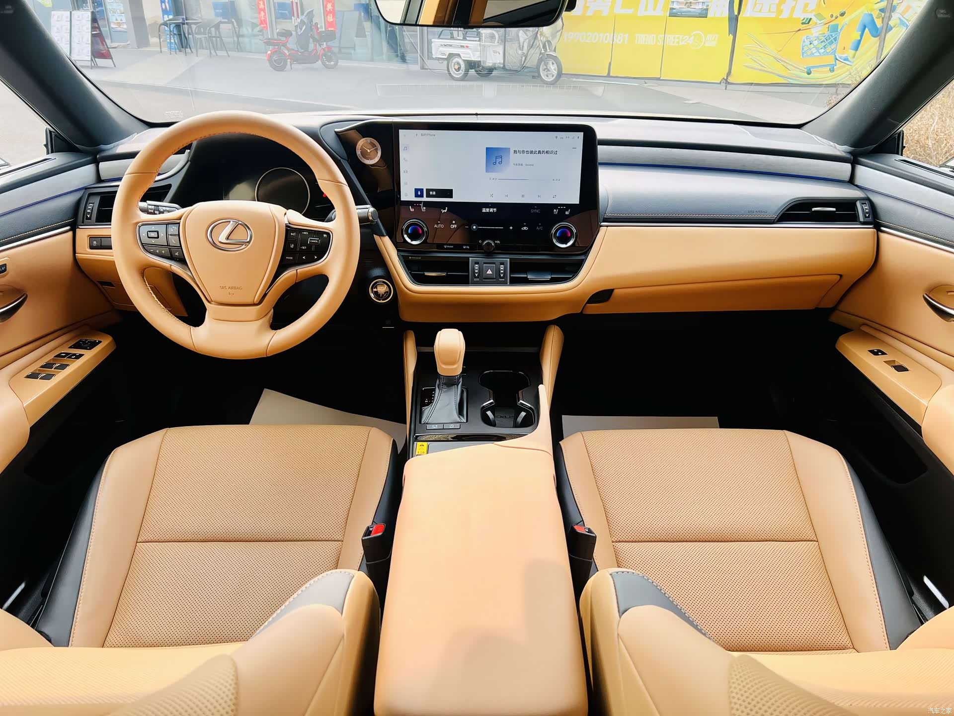 Lexus ES, 2025 10