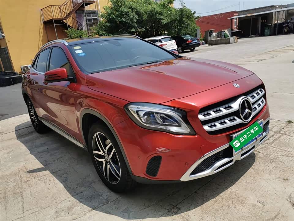 Mercedes-Benz GLA Mercedes-Benz GLA