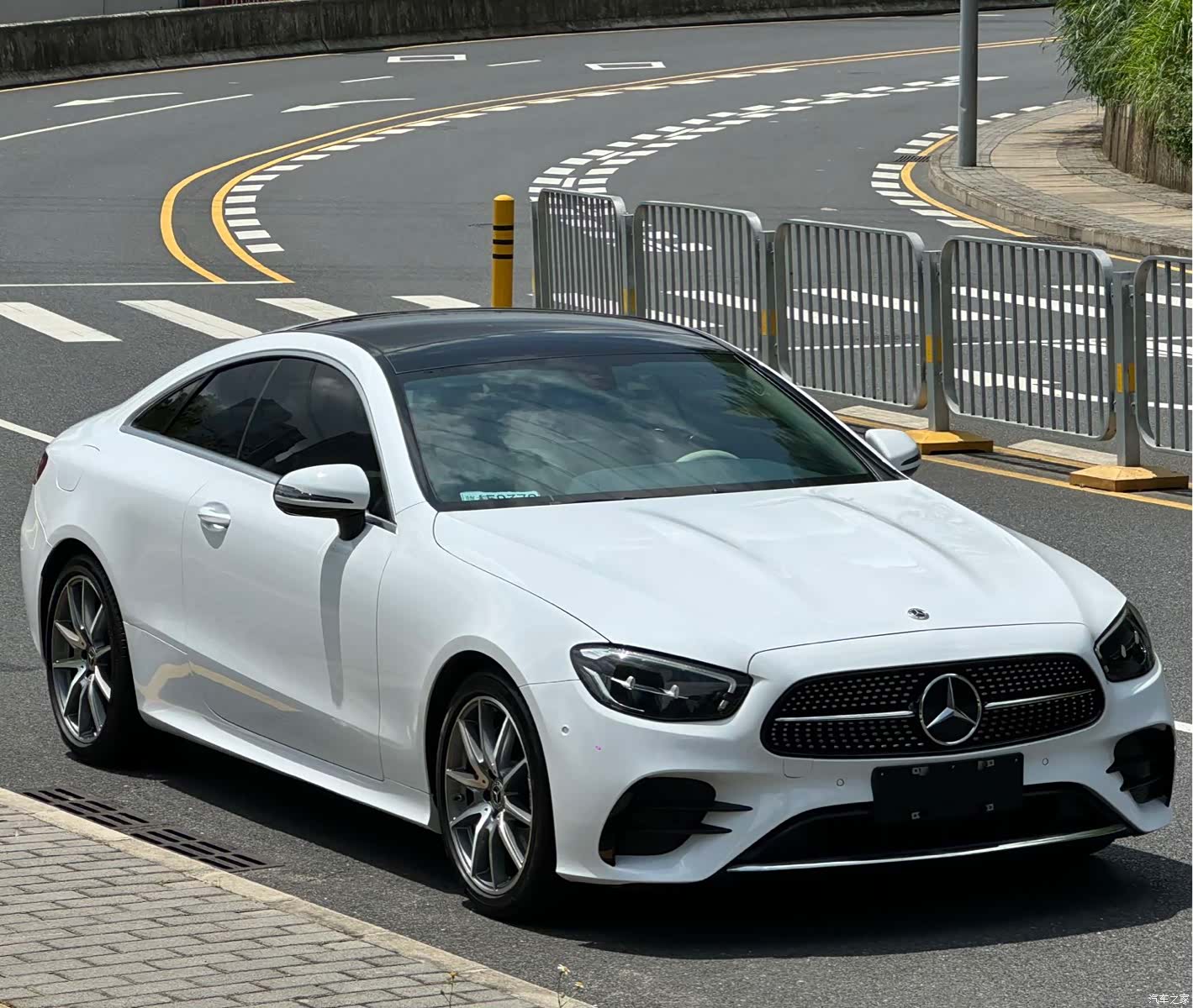 Mercedes-Benz E-Class, 2022 3