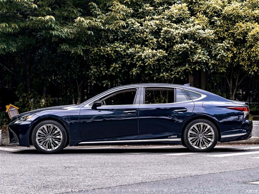 Lexus LS, 2018 3