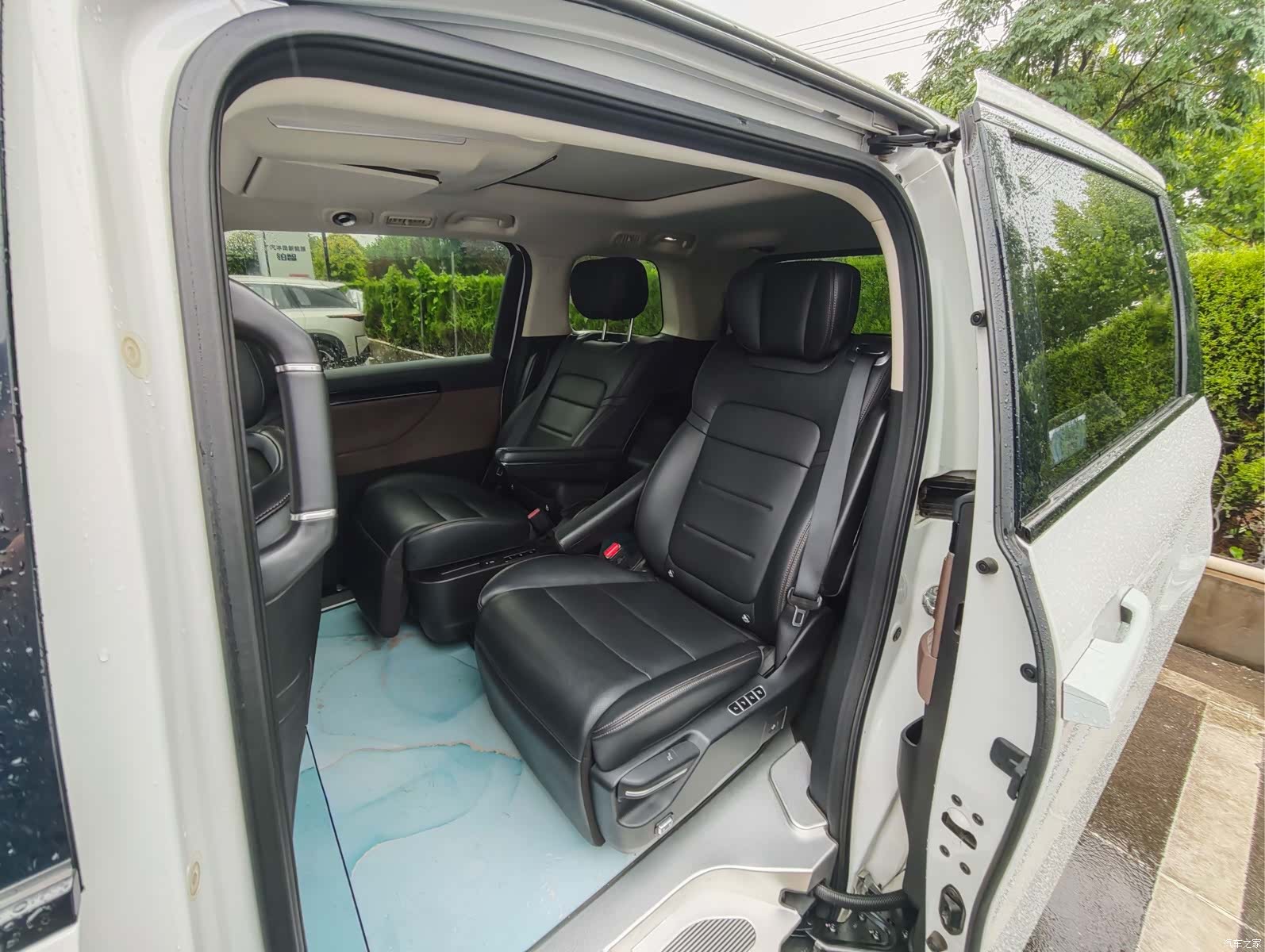 Trumpchi E8, 2023 13