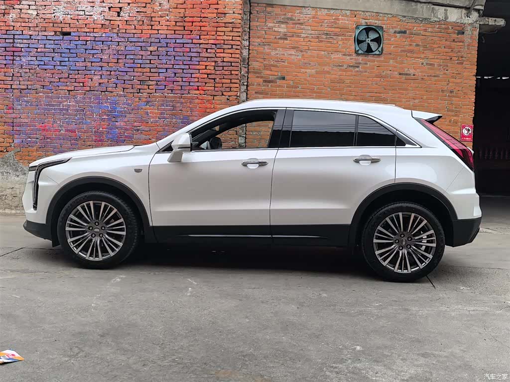 Cadillac XT4, 2025 4