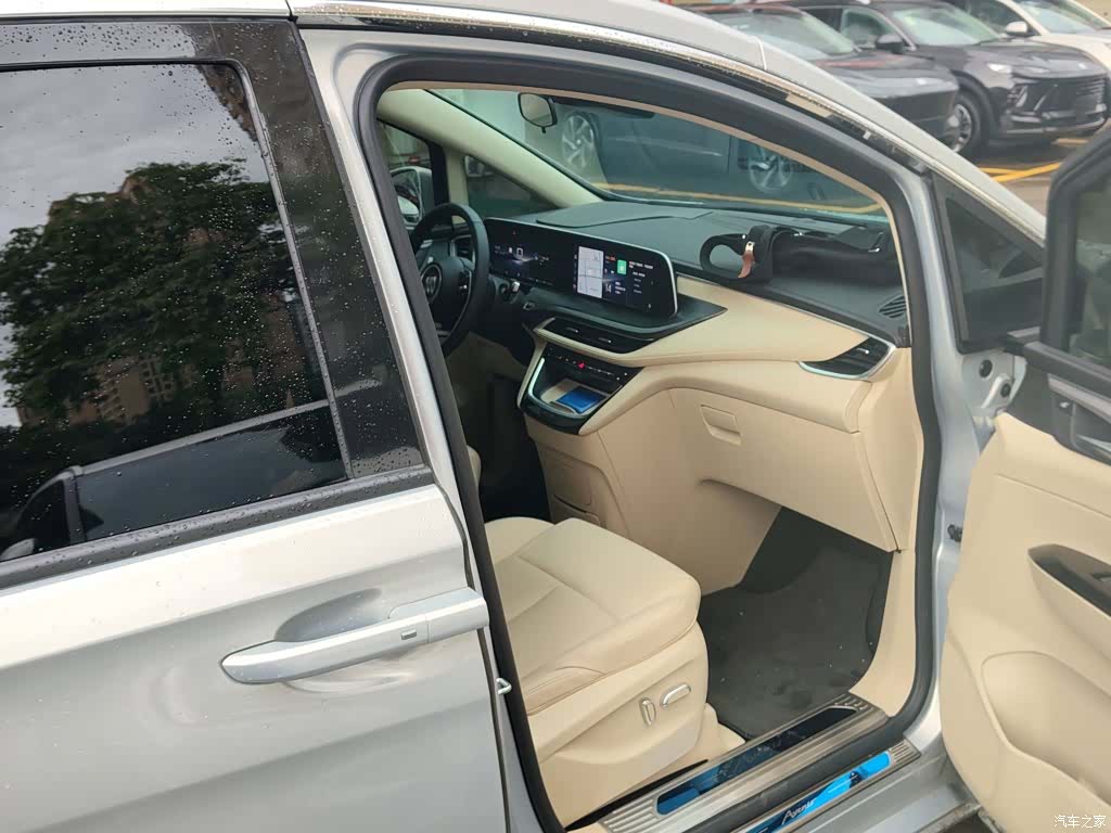Buick GL8, 2025 20