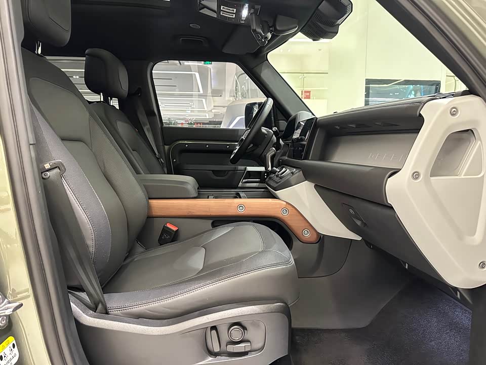 Land Rover guard