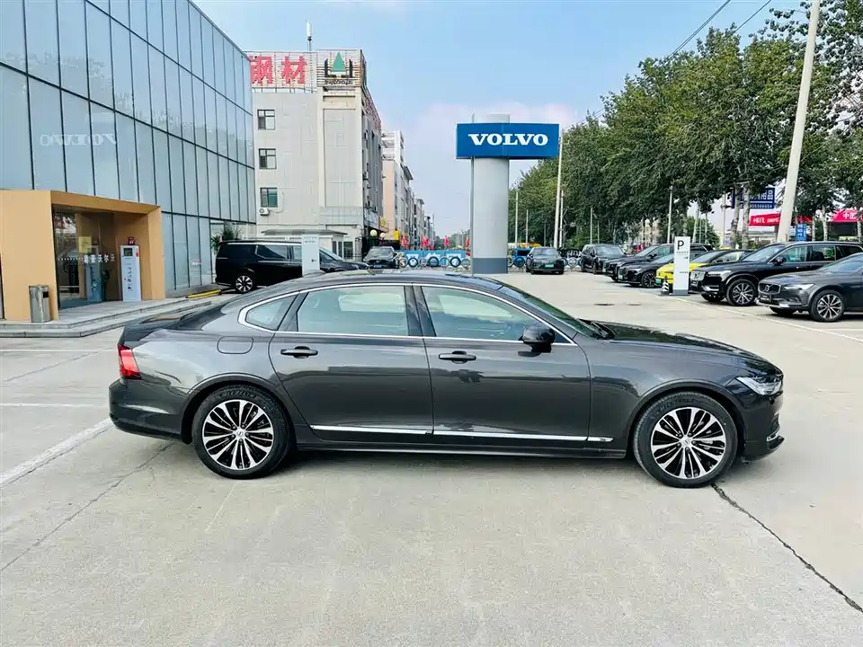 Volvo S90