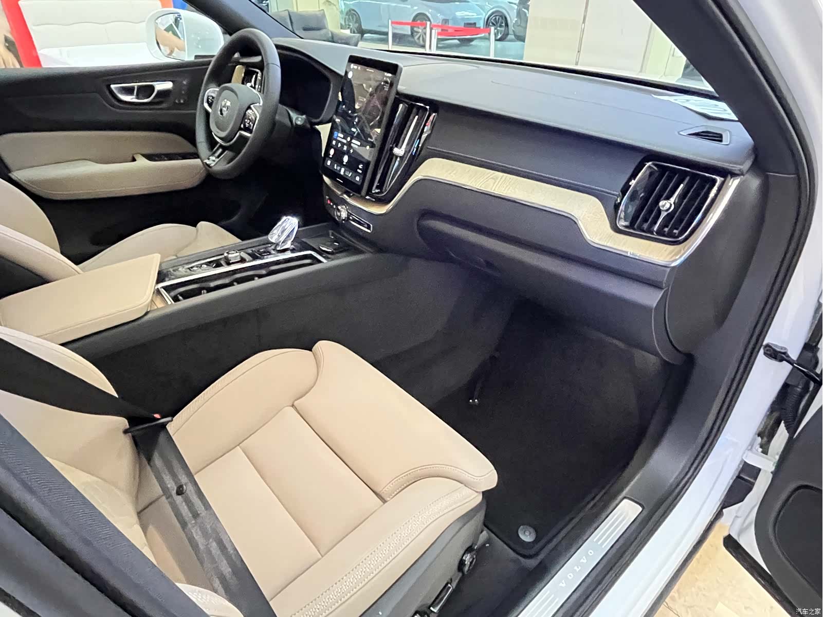 Volvo XC60, 2026 4