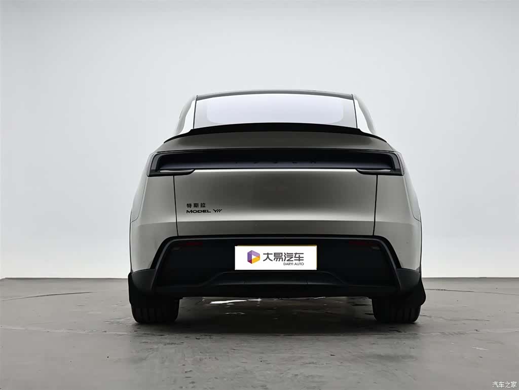 Tesla Model Y, 2025 4