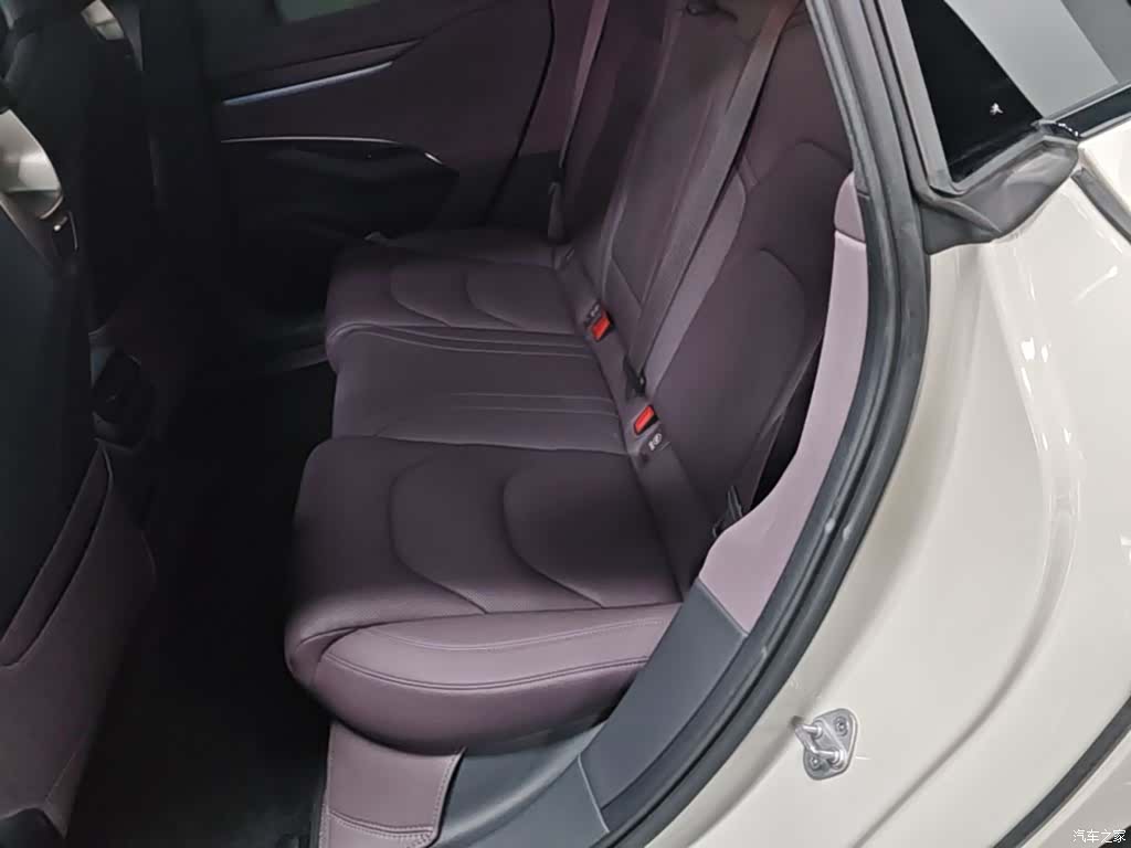 Xiaomi SU7, 2025 17