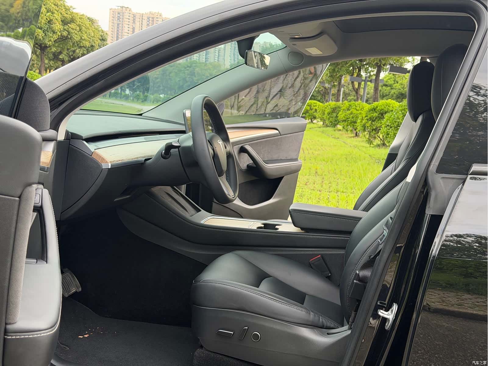 Tesla Model Y, 2022 все фото