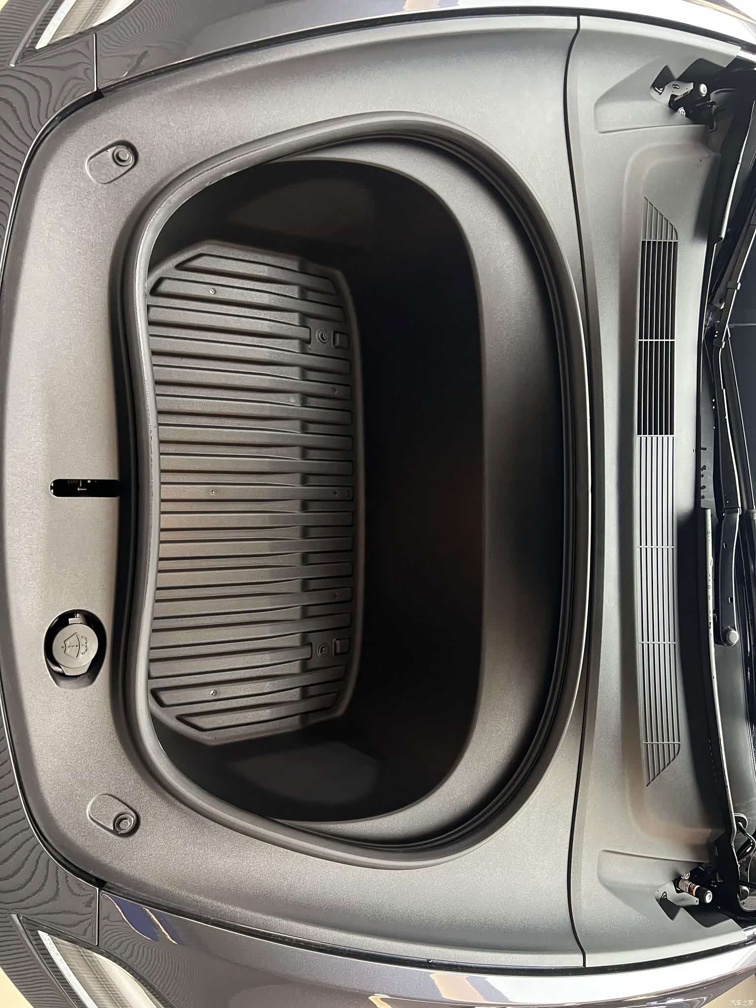 Tesla Model 3, 2026 13