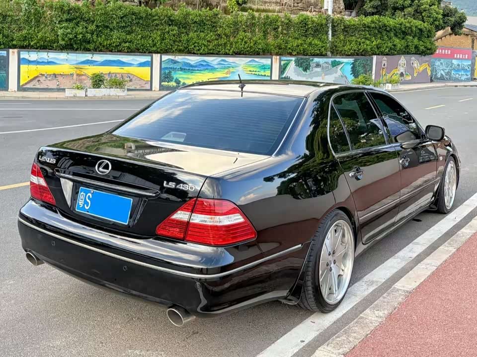 Lexus LS