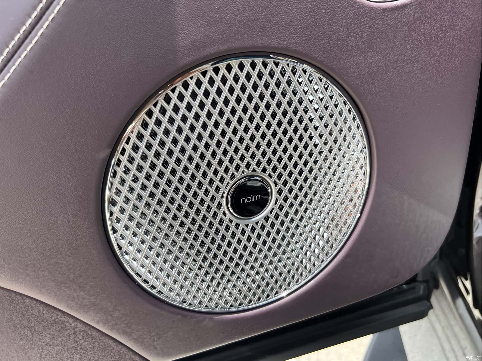 Bentley Bentayga, 2023 29