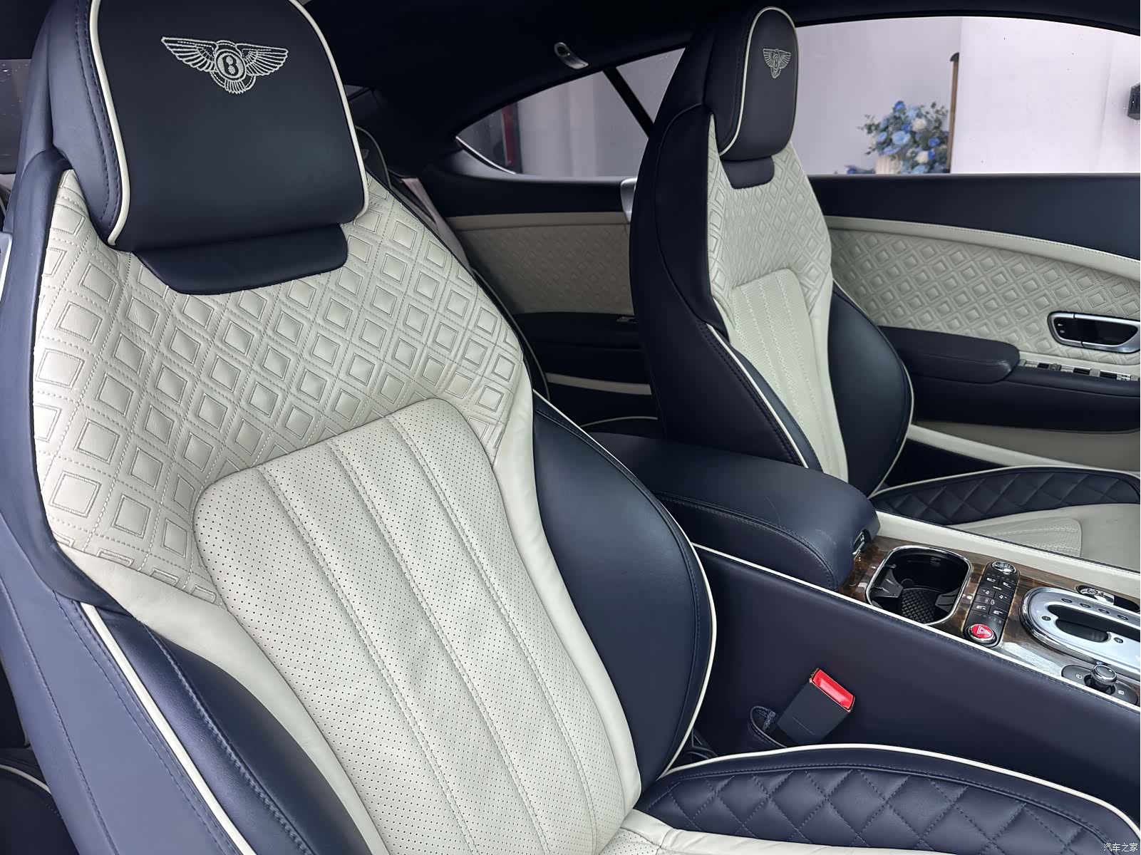 Bentley Continental GT, 2015 11