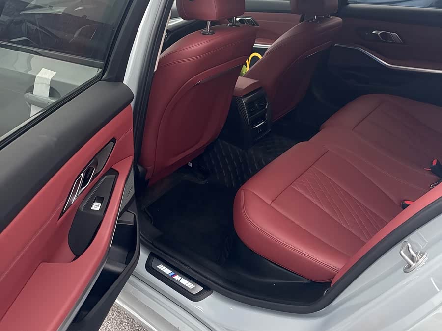 BMW 3 Series 2025, фото 6
